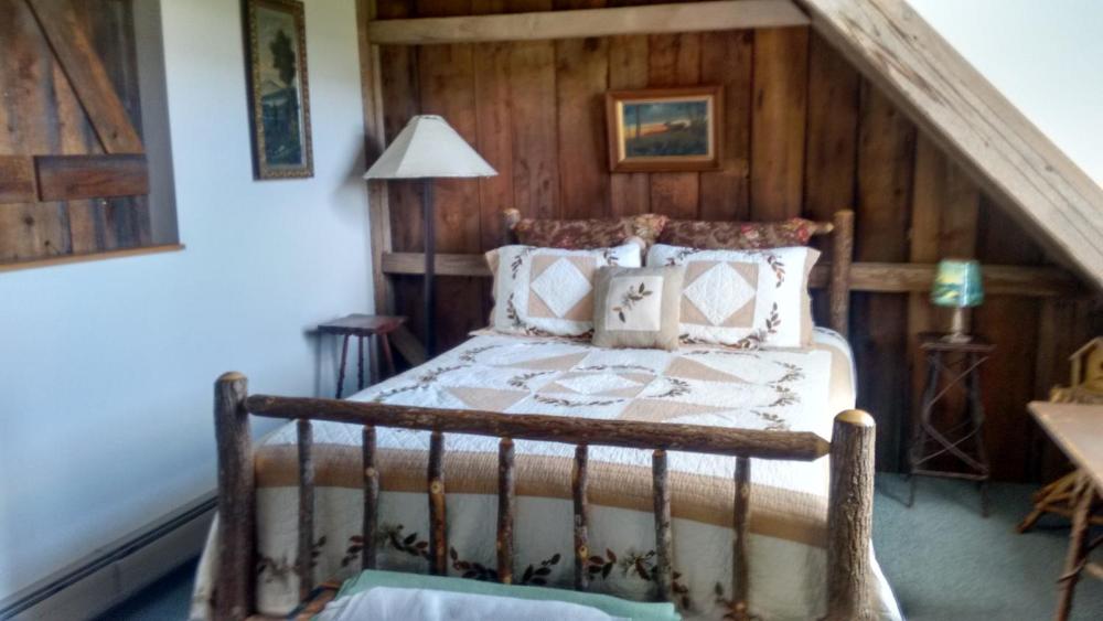Deluxe Double Room with Bath interior